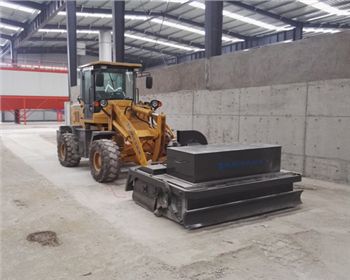 臨泉縣水穩(wěn)攪拌站現(xiàn)場施工[河南無塵清掃機]